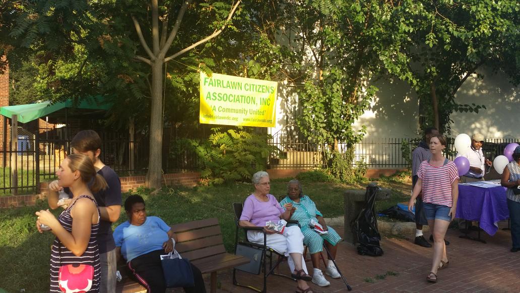 LaRubyMay's tweet photo. Thank you Fairlawn Civic Association for your commitment to Ward 8 #NNO2015 #PoppingInTheWard @WARD8RISING http://t.co/Zjesovg58D