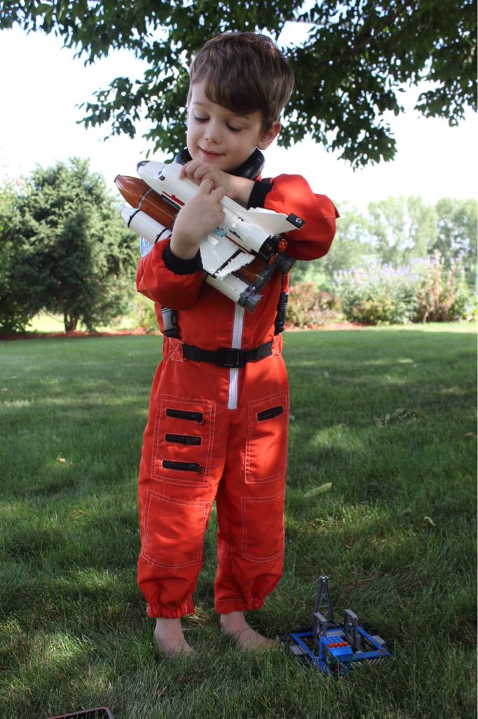 toddlertested's tweet photo. Worked on the new space suit &amp; shuttle Taking a short break from @NASA to raise future engineers #ILookLikeAnEngineer http://t.co/k5kKoXCXAt