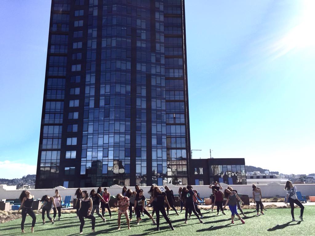 wellskatie's tweet photo. Rep'ing @Beyonce. Rooftop #BeyonceDanceClass @twitter #LoveWhereYouWork #BeBey http://t.co/ISZYFCvPFi