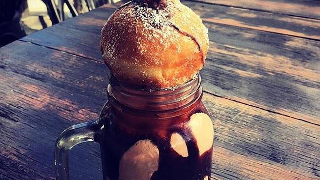 OMG. Feast your eyes upon this glorious Nutella doughnut milkshake trib.al/CPJHu4r