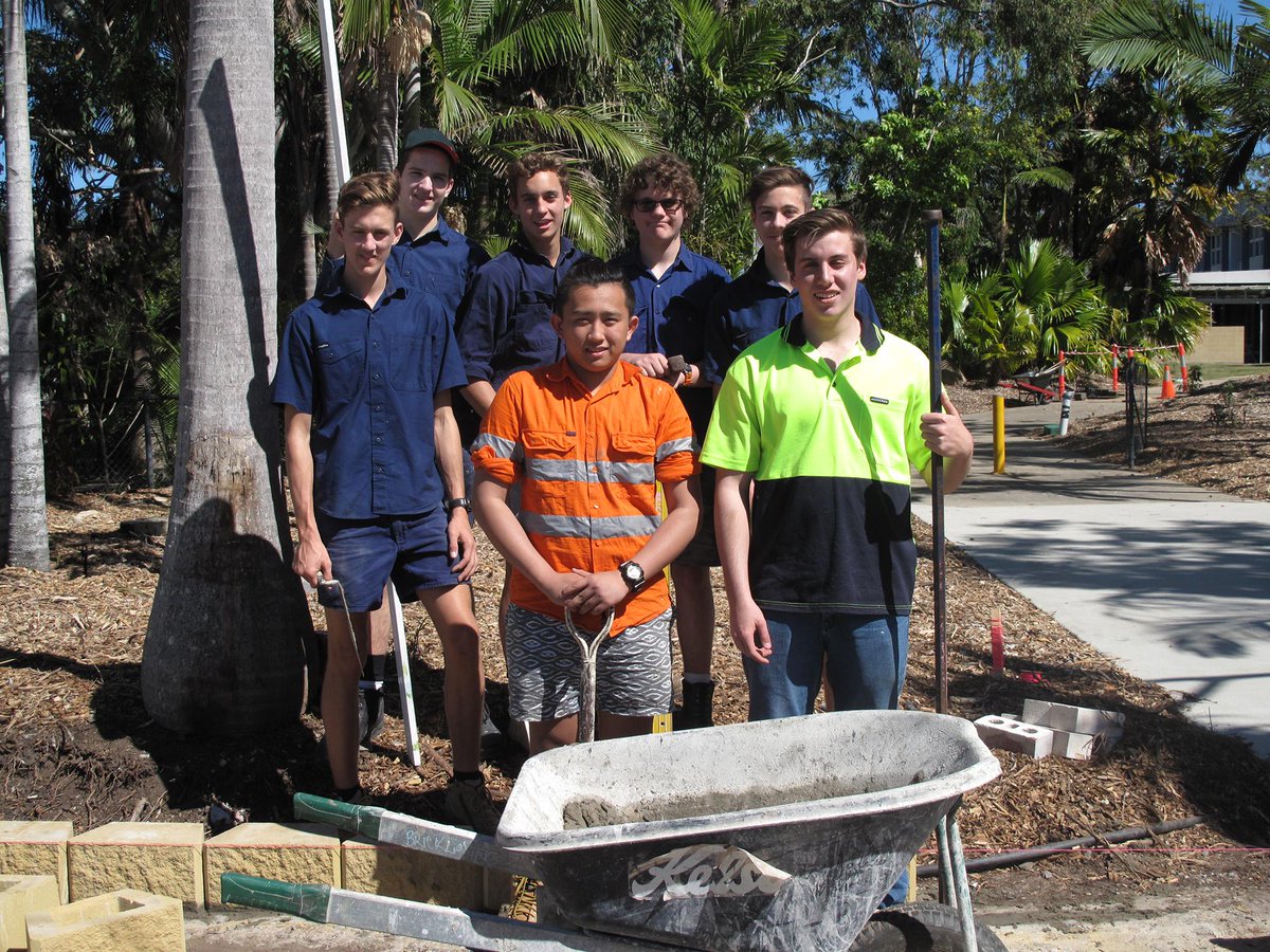 CQU's tweet photo. #CQUni campus gets a facelift and school-based apprentices get valuable experience. @TCCRockhampton @EMMAUSROCKY http://t.co/B4km9XeozI