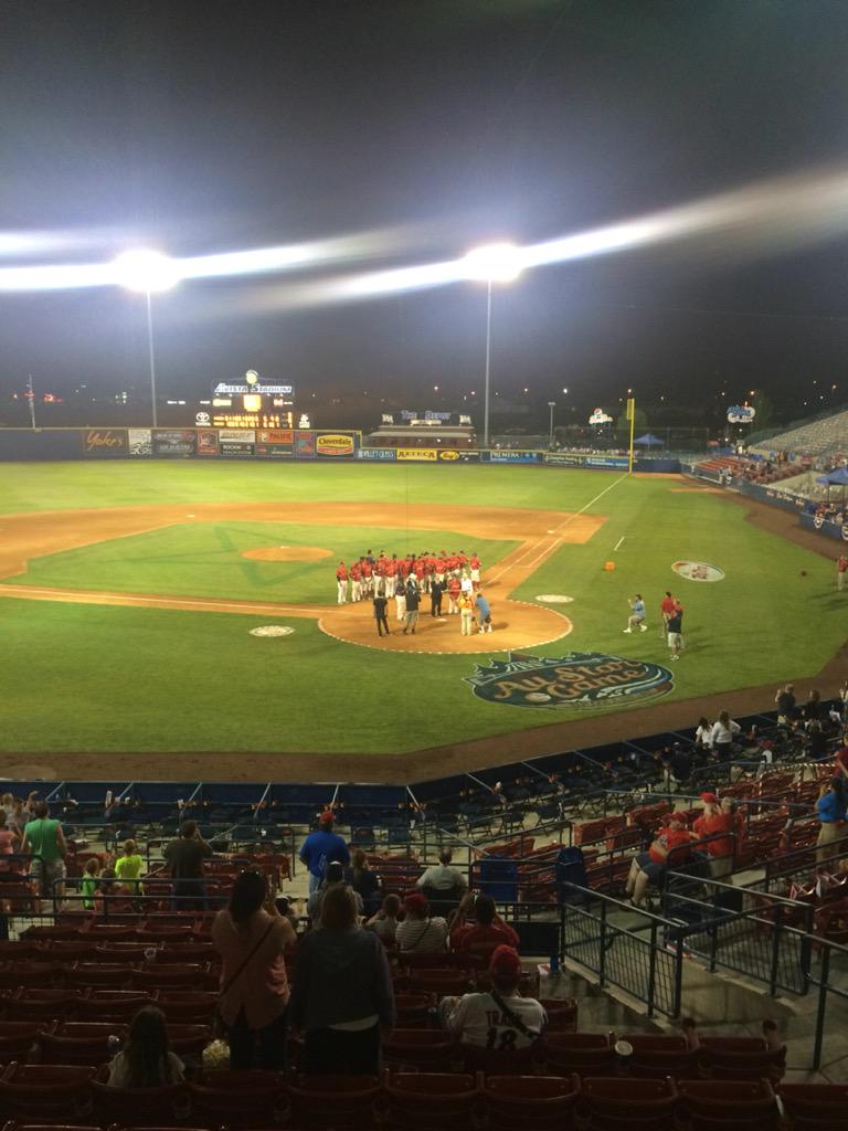 SWXLocalSports's tweet photo. Van Gansen takes home the #NWL MVP honors. #SpokaneASG http://t.co/gasIQxf0hL