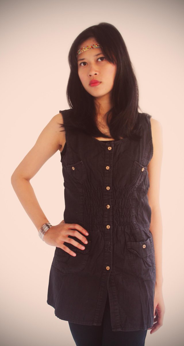 Black Jeans Dress

Price 110K