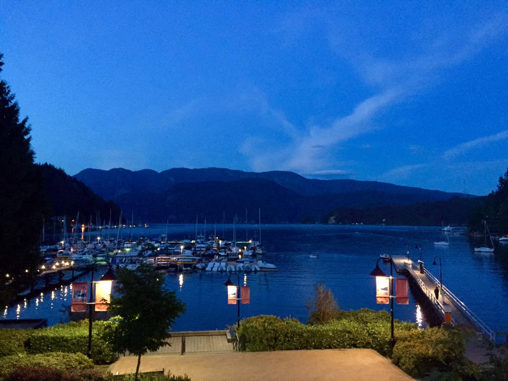 Deep Cove was gorgeous tonight &amp; I love that the <a href="/armsreachbistro/">Arms Reach Bistro</a> has blankets not patio heaters! #PlanetSavers