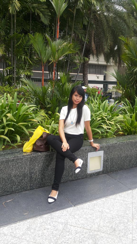 ThamoetzT's tweet photo. aku memang tidak cantik..tapi aku sempurna. semua anggota badanku ada. ini adh nikmat yg slalu ak syukuri thanks #GOD http://t.co/8y6vsnwuFm