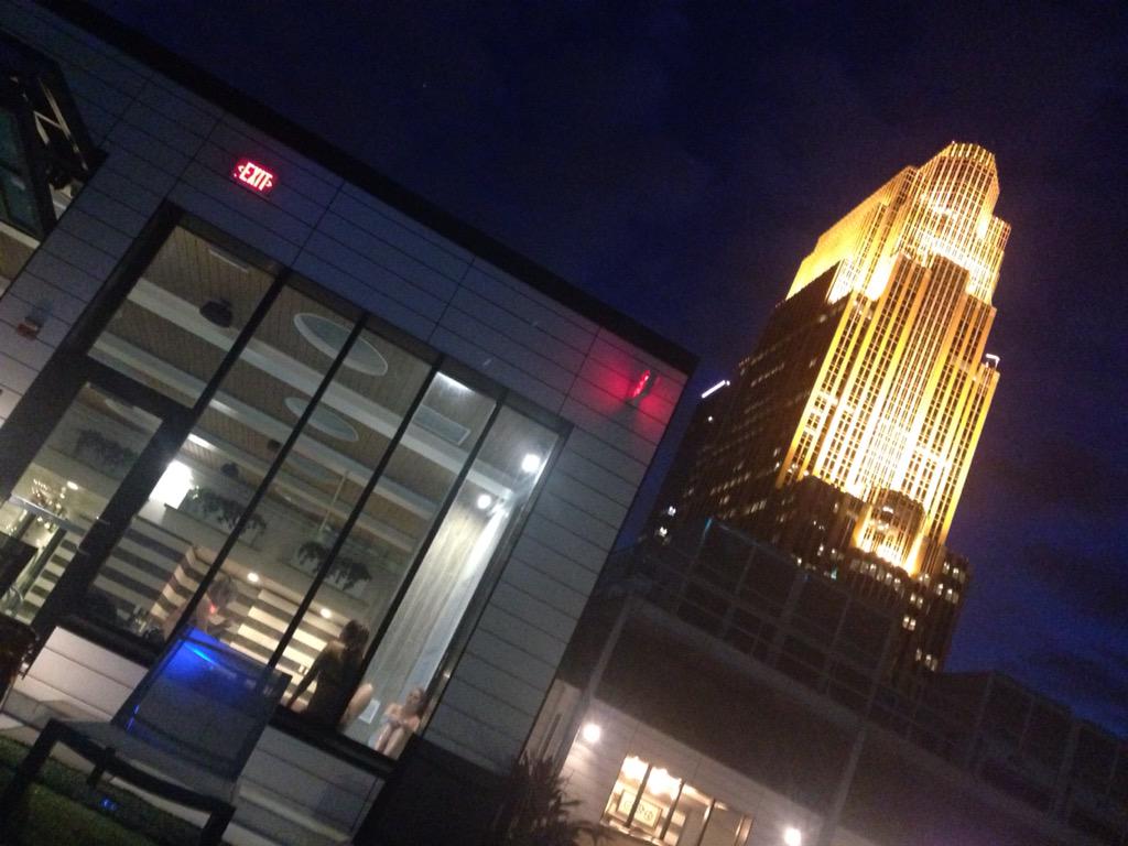 ronniebuxtons's tweet photo. At TC's where it's hot tubs and high rises. http://t.co/Cqkcd5GANH