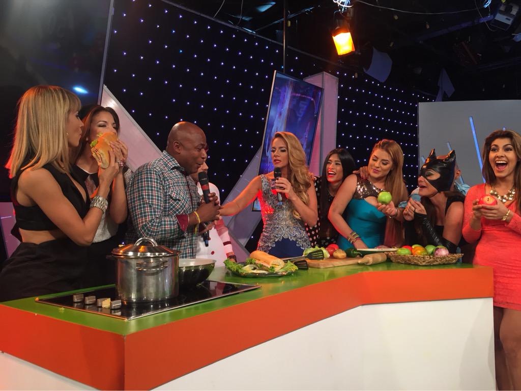 tcsoyelmejor's tweet photo. ¡Ya lo sabes! @decasaencasatc te espera MAÑANA en su gran casting. ¿Cocinas? Trae tu MEJOR plato. #ElPoleDanceVIP 🍴🍲 http://t.co/ZQz38EM6iO