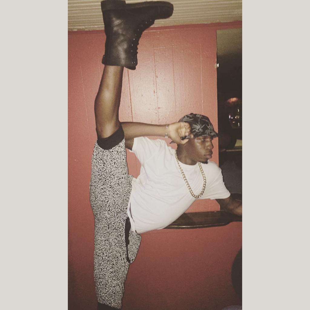 itsjustjosiah_'s tweet photo. In honor of #TiltTuesday 😘😘 #RecentThrowbacks http://t.co/fBM3hwJQPd