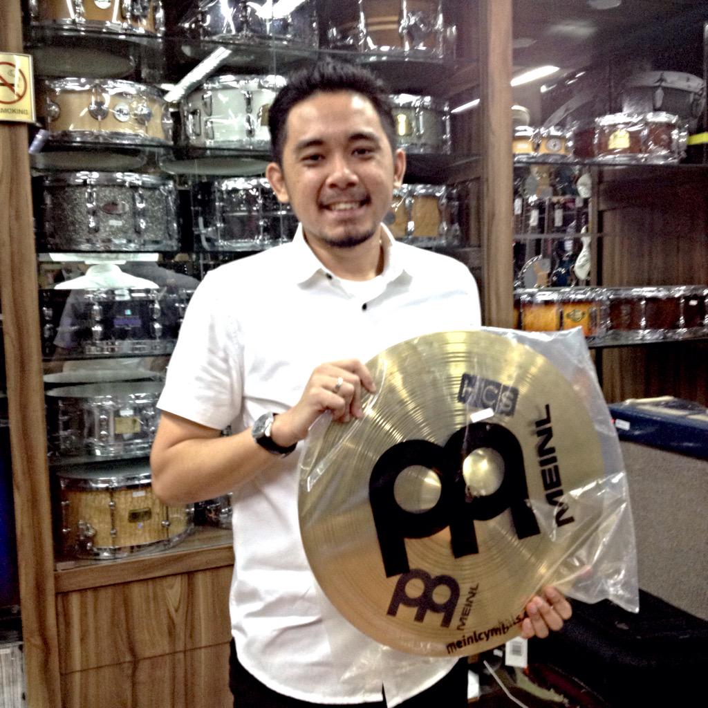 Masih pagiii broooo ! Udah ada yang tak dessss cymbal aja nih ! MEINL Hcs 18 Crash sold ! #braderharihari