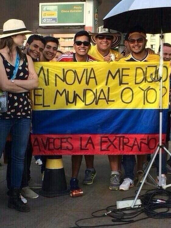 _Paisajes_'s tweet photo. JAJAJAJAJA 

—Mi novia me dijo, el mundial o yo

—A veces la extraño http://t.co/nHa2UuVDQ9