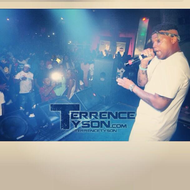 ramboe_slice's tweet photo. #WhenIRockMyShowsTheyFuckWitNeDaLongWaI http://t.co/JBsCrgoRB4