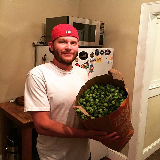 Farmer Joe just brought me #freshpicked #cascade #wethop #vabeer <a href="/madfoxbrewing/">Mad Fox Brewing</a> - ift.tt/1SLoICa