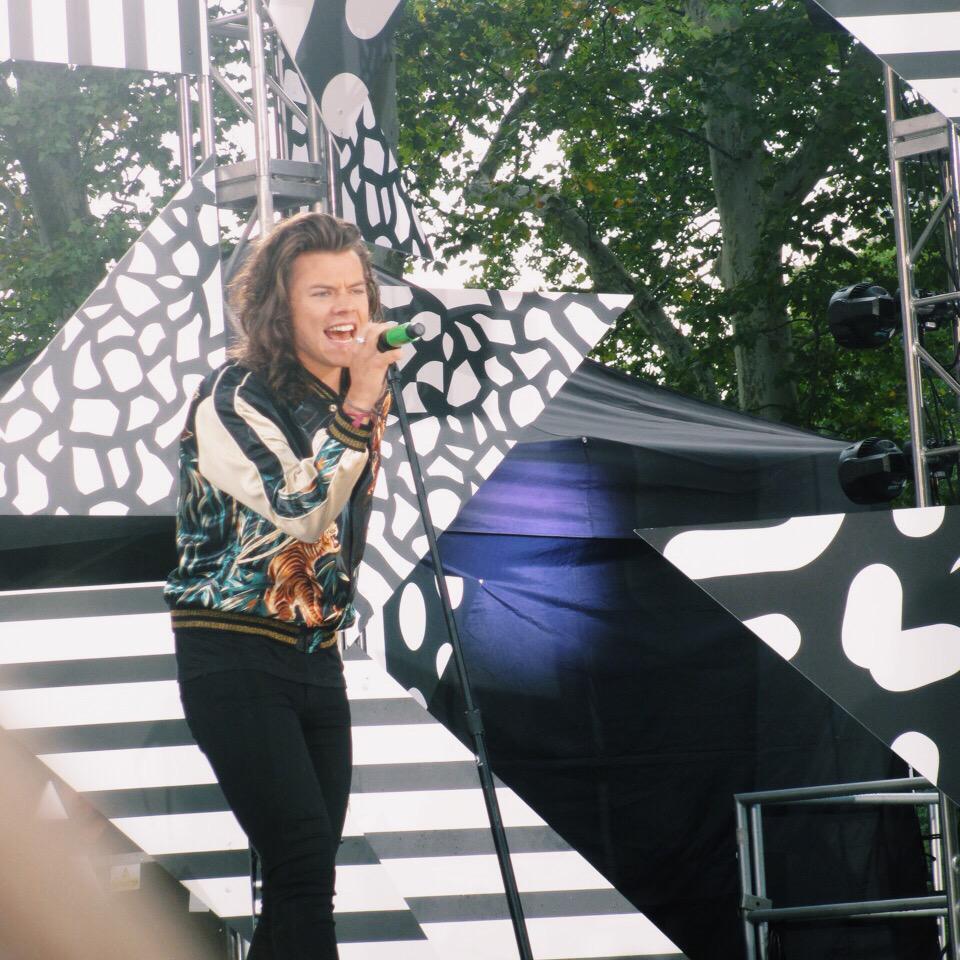 Julia_Weber_'s tweet photo. // 8-4-15 //
#1DonGMA http://t.co/U8Duu8peTv