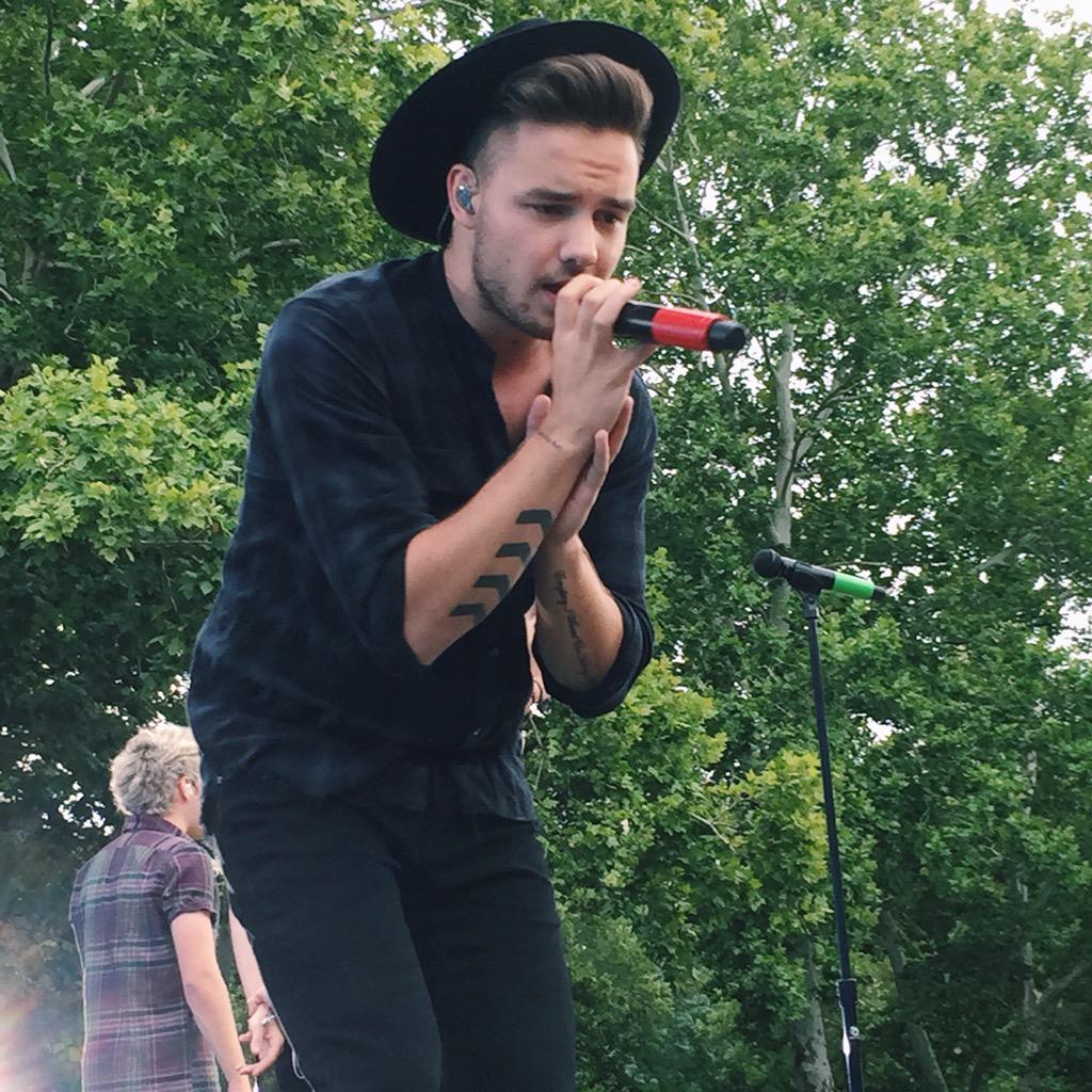 Julia_Weber_'s tweet photo. // 8-4-15 //
#1DonGMA http://t.co/U8Duu8peTv