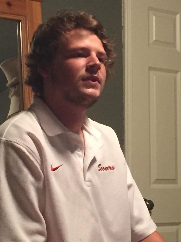 CarsonMccoll's tweet photo. "Dude your nose looks crooked" http://t.co/QgV0oGaqLK