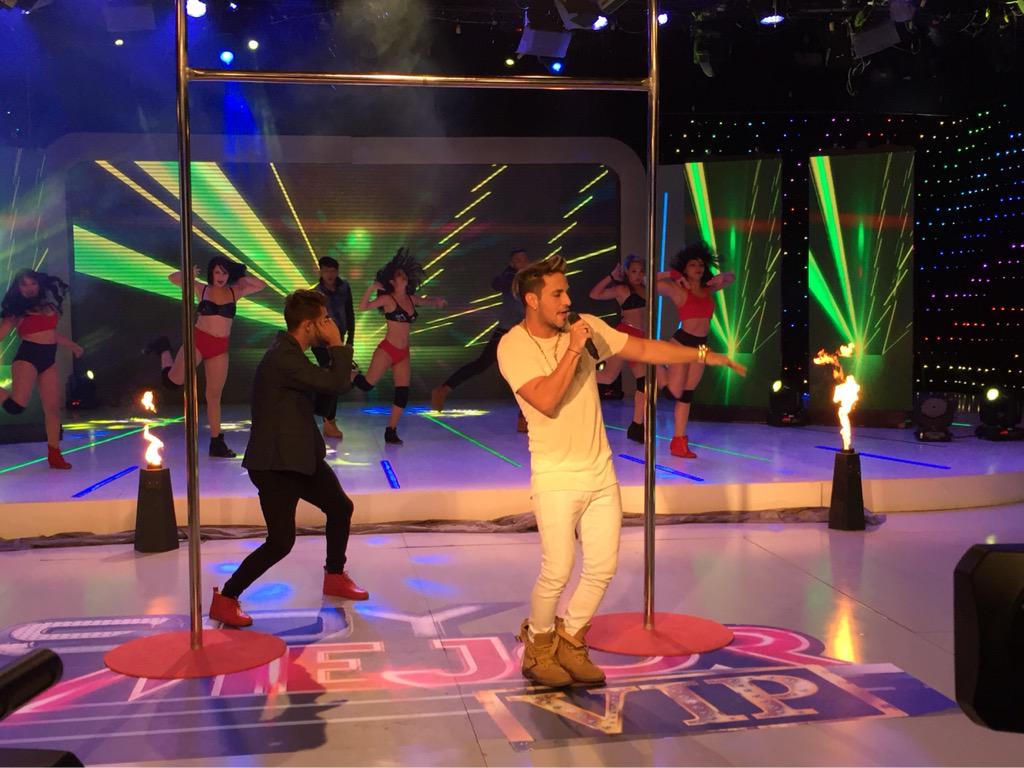 tcsoyelmejor's tweet photo. ¿Bailas? @migueltovar13 y @TitoGomez10 nos cantan su tema "Si te vas". Gánate un disco tuiteando #ElPoleDanceVIP. 💿 http://t.co/gBPh5u8g1K