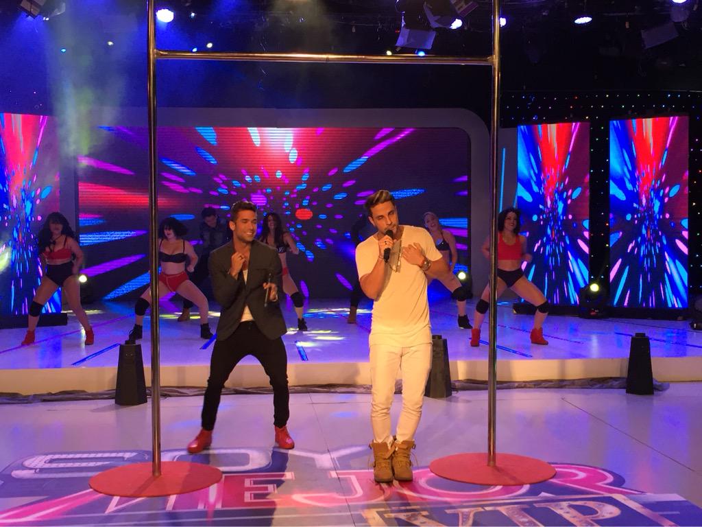 tcsoyelmejor's tweet photo. ¿Bailas? @migueltovar13 y @TitoGomez10 nos cantan su tema "Si te vas". Gánate un disco tuiteando #ElPoleDanceVIP. 💿 http://t.co/gBPh5u8g1K