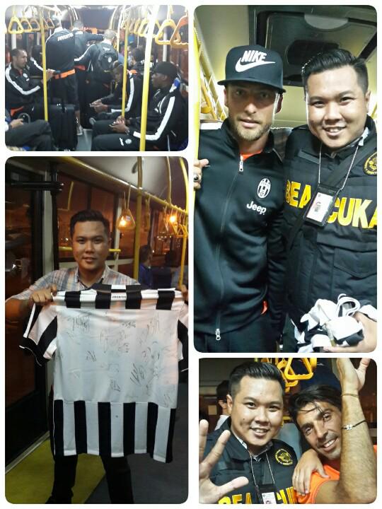 econk57's tweet photo. Tepat setahun lalu,tdk pernah menyangka bs 1 bis dgn para juara ini @JCIndonesia @juventusfcen #JuveTourAsia2014 http://t.co/QlS9ABbRhJ