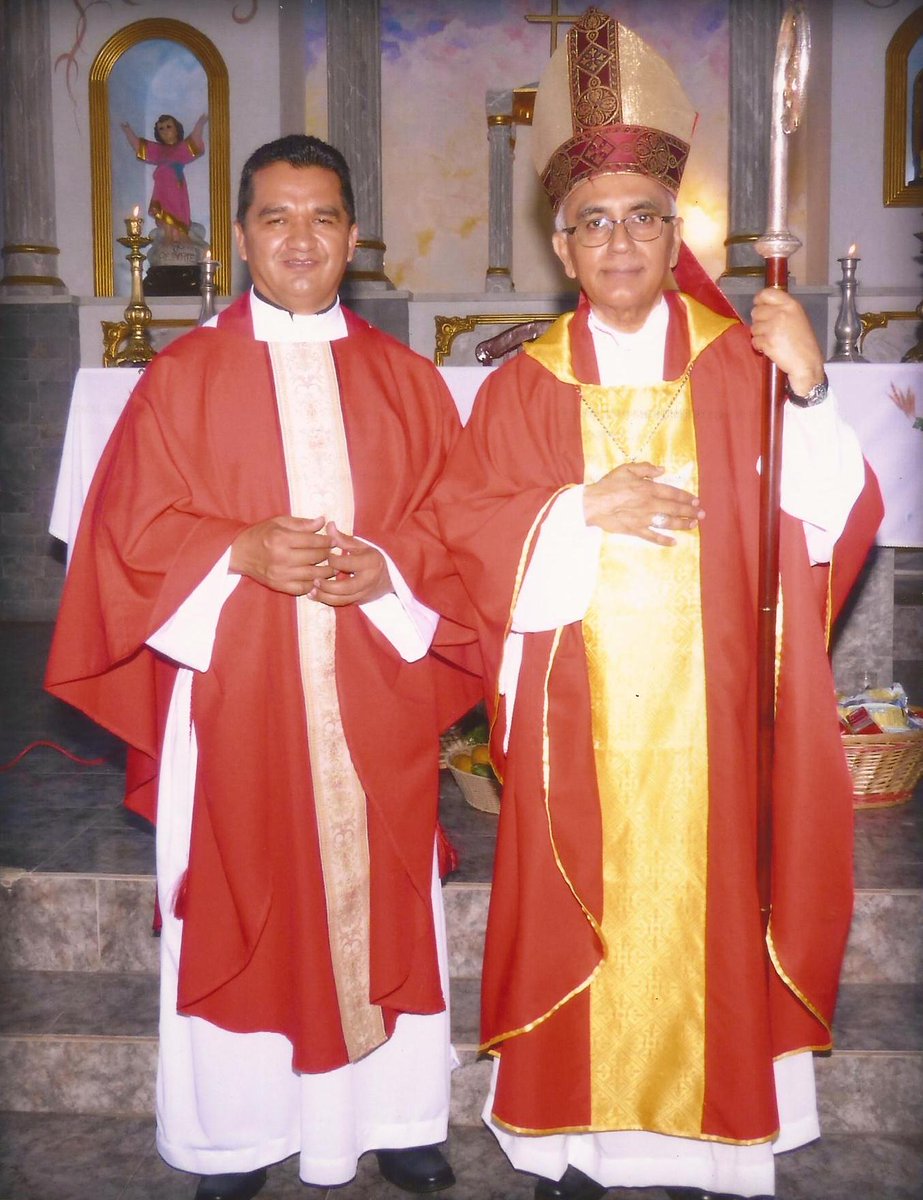 ParroquiaSSCC's tweet photo. Confirmaciones de la Mano de Nuestro pastor obispo de los teques, Monseñor Fredy Fuenmayor. Domingo 2 de Agosto http://t.co/OUuAKjGUys
