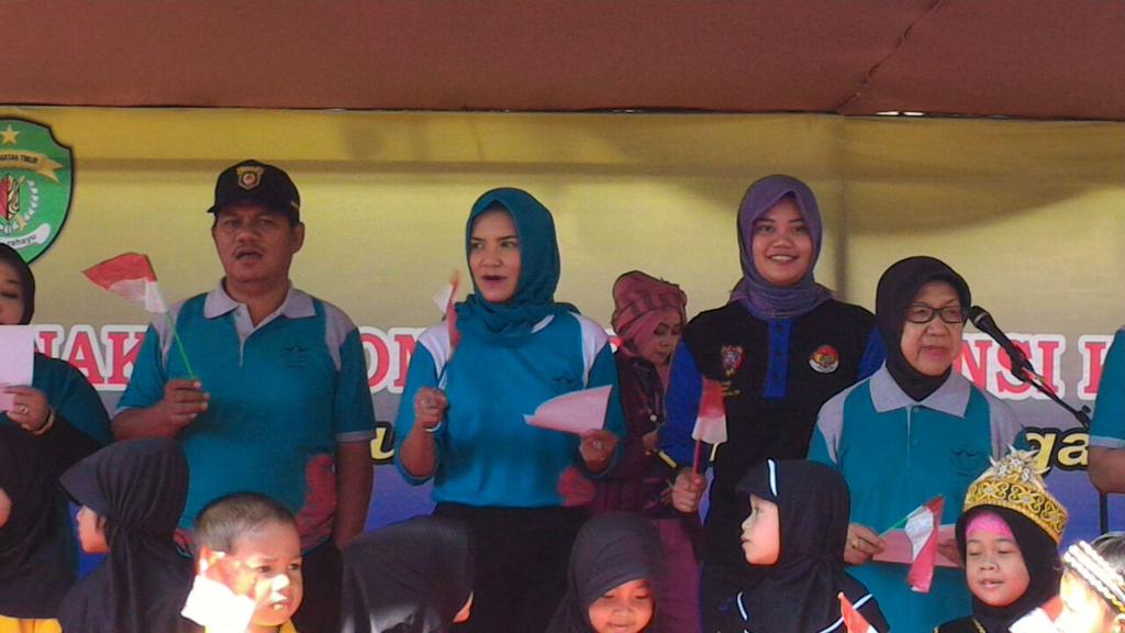 jakaditya2727's tweet photo. Kegiatan dayang donna faroek hari ni bersama ank anak di hari ank nasional http://t.co/c1Vfxw3shT