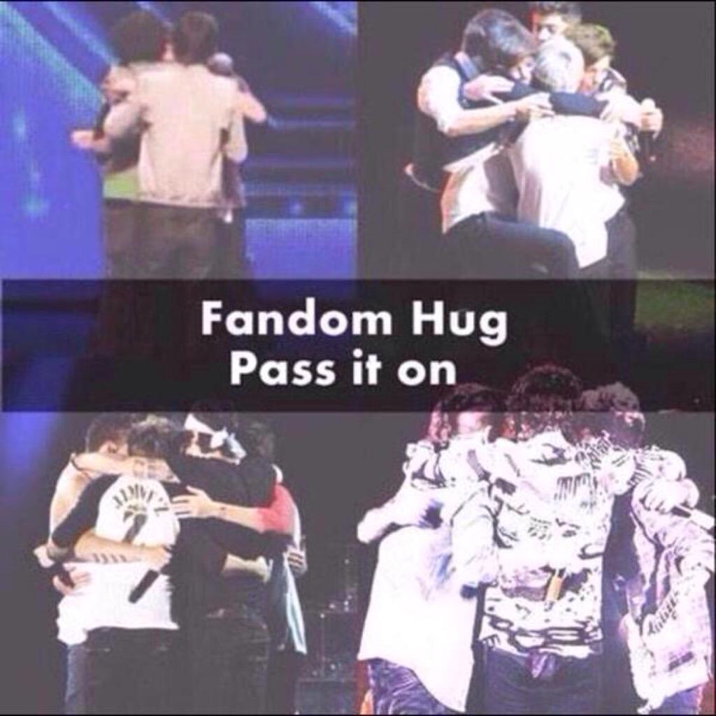 All1DFandom's tweet photo. FANDOM HUG EVERYONE
RETWEET AND PASS IT ON
EVERY RT ITS A VOTE

#MTVHottest One Direction http://t.co/n8KZmjnrFc