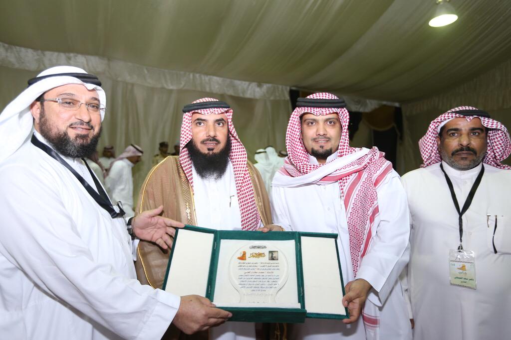 kaaf36's tweet photo. الحفل الختامي والتكريم للمهرجان كاف 36 
#مهرجان_صيف_القريات_كاف_36 
تصوير عبد المحسن العنزي http://t.co/5j2FqOzR9T