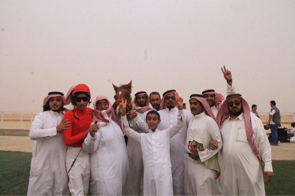 furguryat's tweet photo. العديد من الجوائز القيمة للحضور سلمها مدير الميدان د. عطاالله العبار ورئيس لجنة السباق والتحكيم الأستاذ فيصل الخميس http://t.co/umiTGobYA4