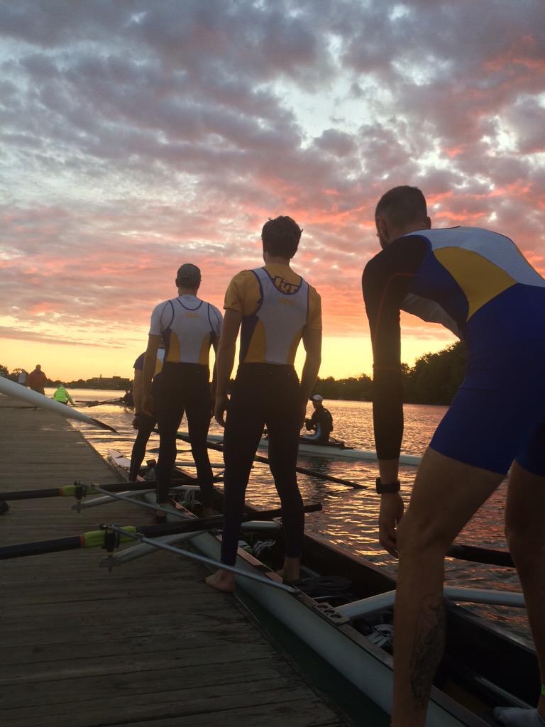 VikesRow's tweet photo. Red sky in morning ... @uvicvikes  getting ready to bring the thunder @HenleyRegattaCA ! http://t.co/eCnewWLgwW