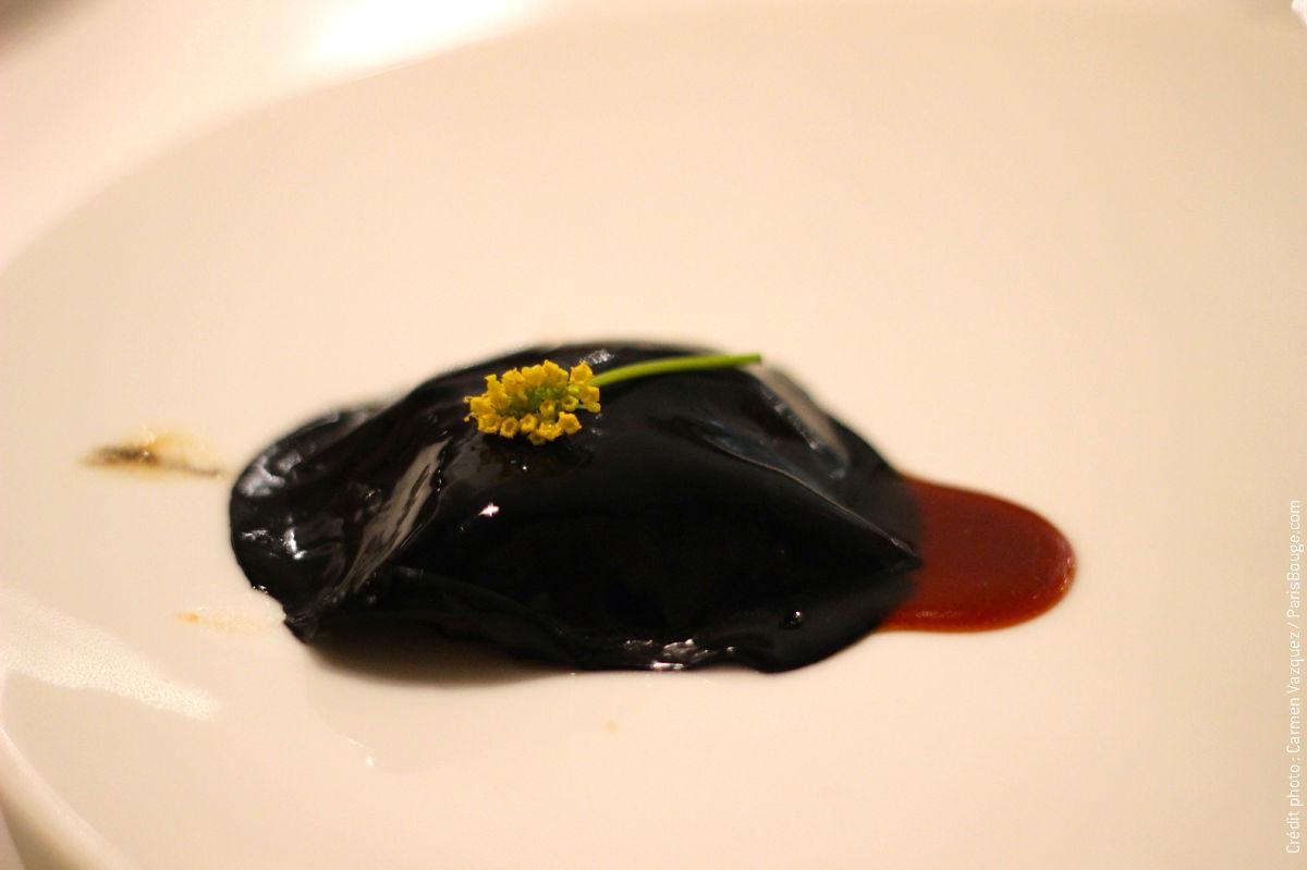 ParisBouge's tweet image. Restaurant #Nomos : le pâtissier #GuillaumeSanchez passe l&apos;épreuve du salé haut la main ! bit.ly/NomosParis