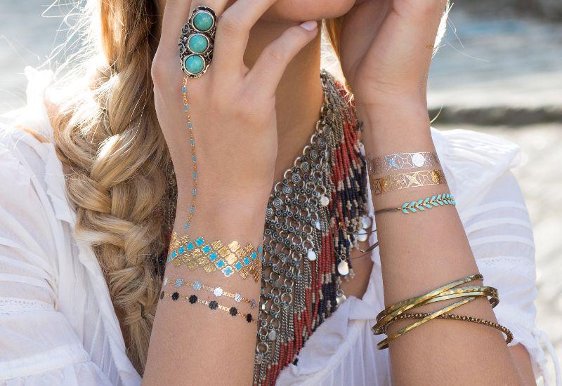 laparisine's tweet photo. Pour sublimer notre peau, on a succombé à la tendance du #Tattoo Bijoux. 
#beauté #summer
>>>> http://t.co/fBrujP3noX http://t.co/buw6LKEsXj