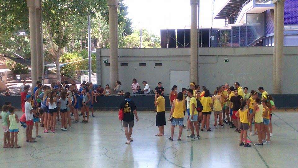 radiodesvern's tweet photo. La guerra de titans ja comença a La Bonaigua! #fmsantjust http://t.co/4ub9JBdn4c
