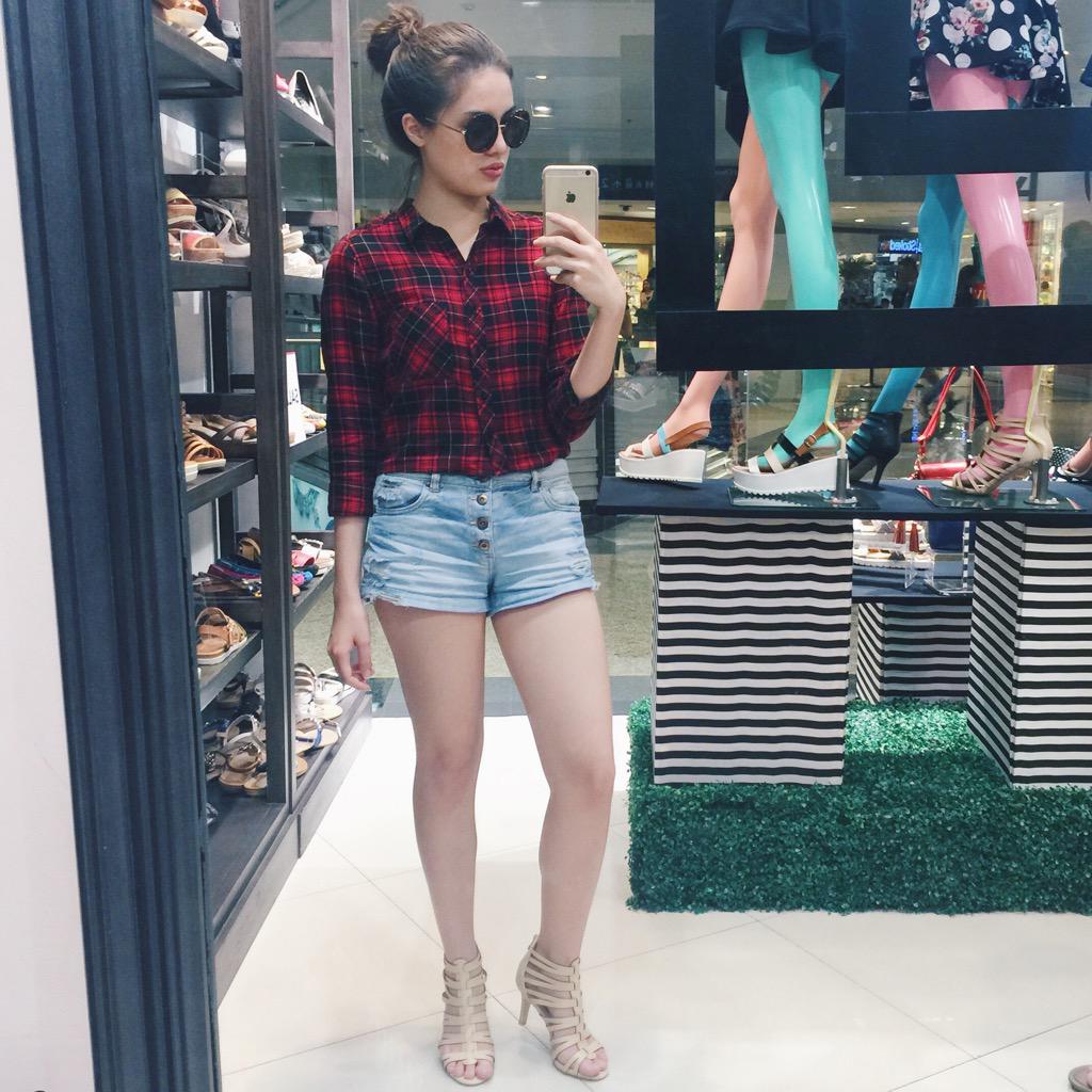 michellevito_UD's tweet photo. “@MichelleVito: strappy strappy 👅 #walangmacaption http://t.co/AUFpOBcpFz”