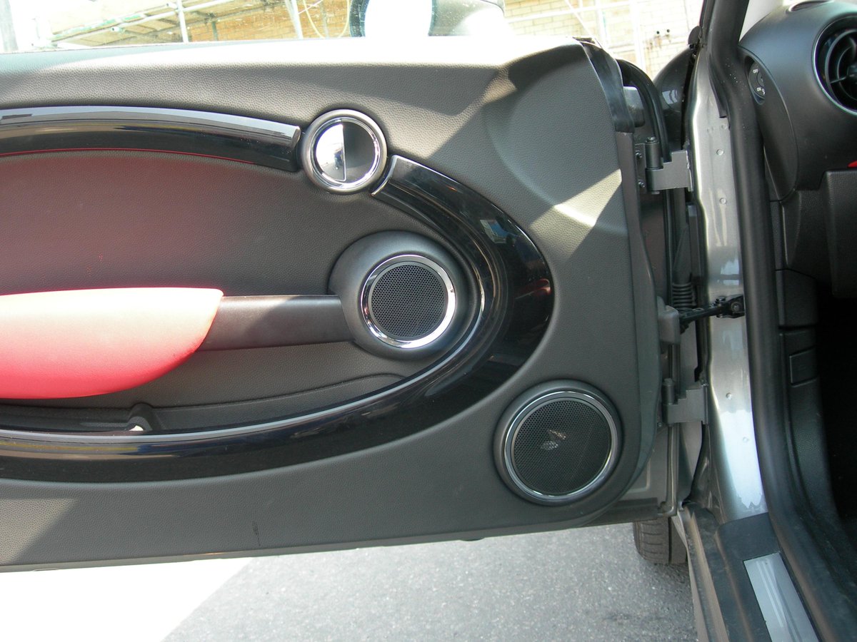 Cambscaraudio's tweet photo. #HertzAudioVideo dieci components fitted to #minicooper .Soiunds as good as they look #FOURMastersCambridge http://t.co/2WD5mSD1lk