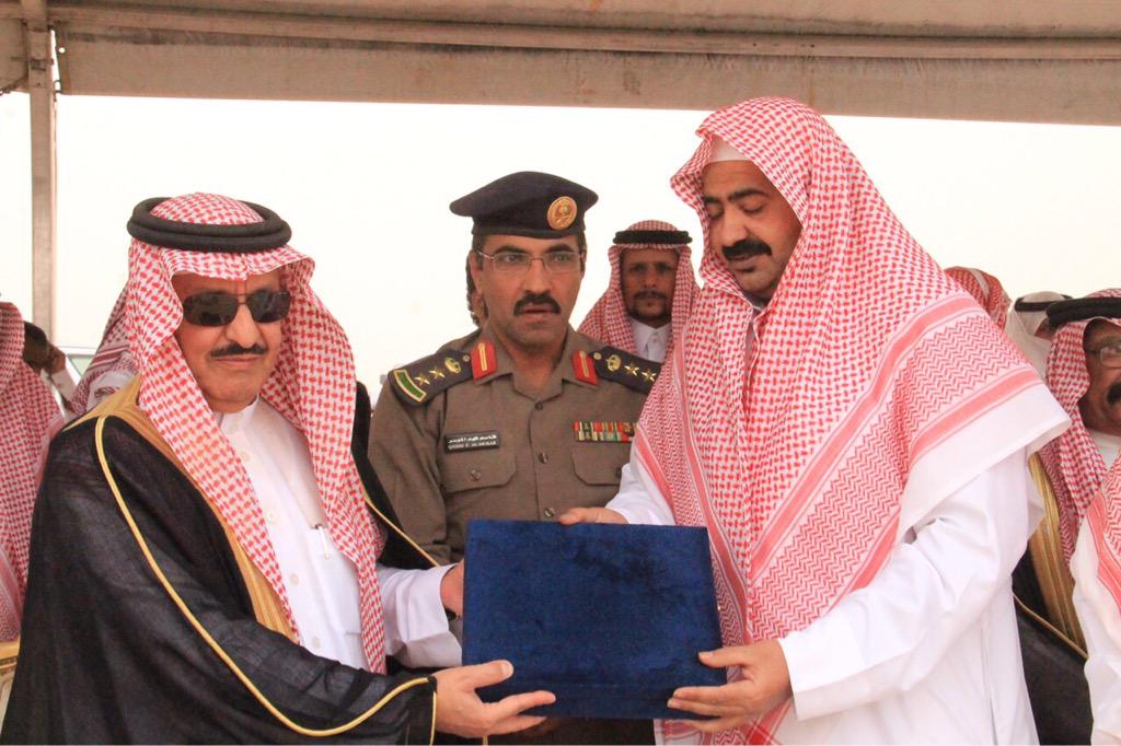 furguryat's tweet photo. تكريم عضو مجلس الإدارة ب #ميدان_الفروسية_بالقريات الأستاذ هاني مخلد الخميس لتبرعه بجهاز انطلاق "استارد" جديد للميدان http://t.co/HWl5jJ2gJs