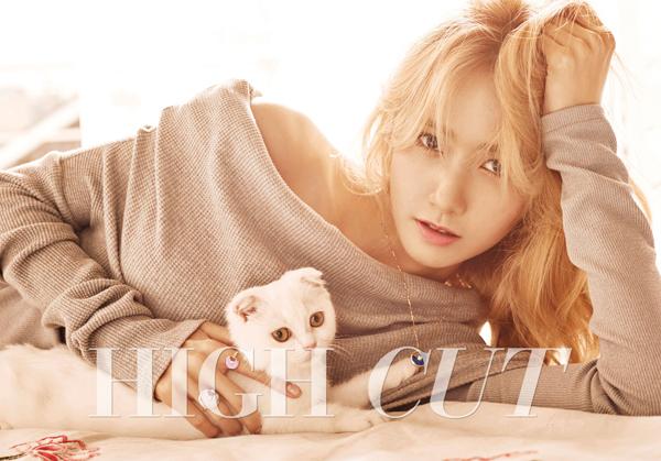 SMTown_SNSD's tweet photo. SNSD Yoona - "HIGH CUT" vol. 155 August Issue http://t.co/FehihcgGJl