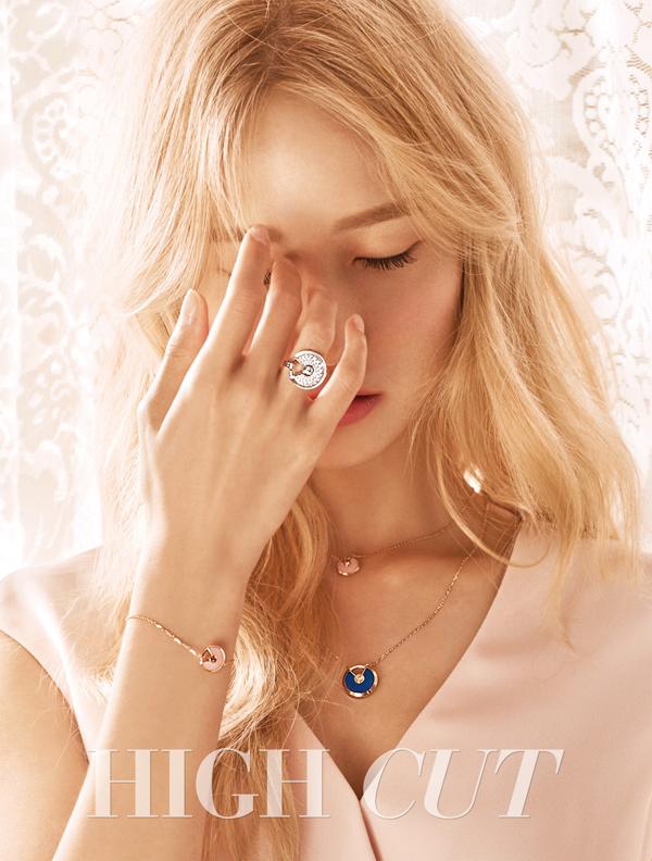SMTown_SNSD's tweet photo. SNSD Yoona - "HIGH CUT" vol. 155 August Issue http://t.co/FehihcgGJl