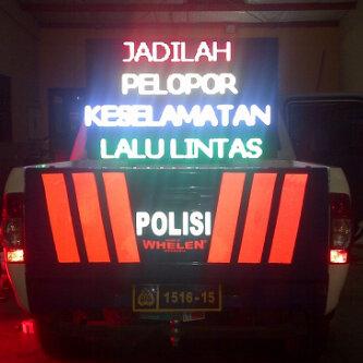 Sebagai pengendara lalu lintas yang baik pasti bisa baca ini \m/