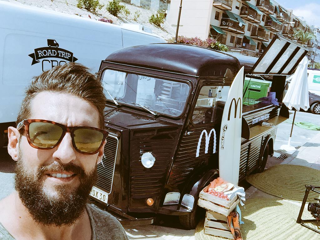 PenaChef's tweet photo. Princesa y yo estamos preparados para el siguiente destino,será en el Port de Sitges mañana a las 19 #PeñaporEspaña http://t.co/xOTh1N34Db