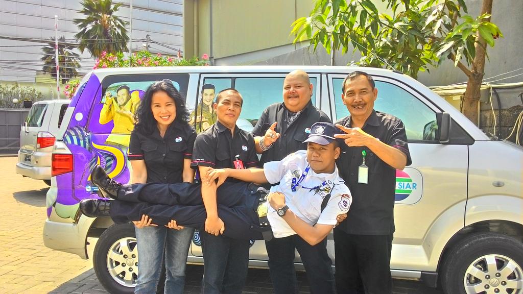 Susysaragih's tweet photo. #KreatiFitri #IndosiarTim ki-ka talent, transportasi, promo, security! http://t.co/EHyLoorMSa