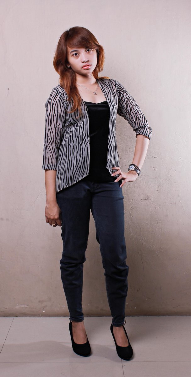 Grey Leopard Blouse

Bust : 36 cm - Sleeve : 40 cm - Length : 59 cm - Shoulder : 35 cm

PRICE : 150K