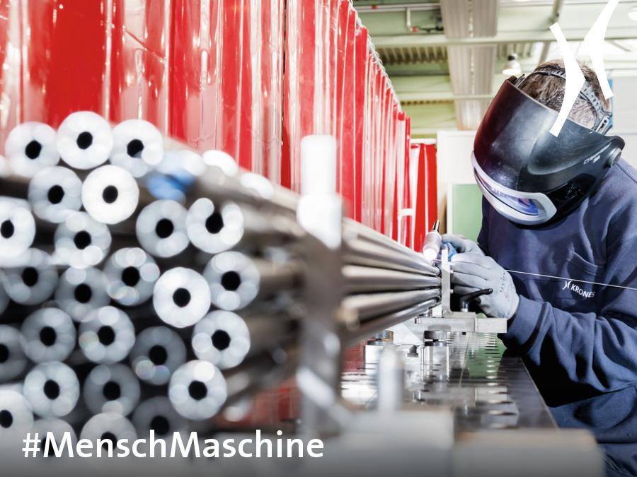 KronesAG's tweet photo. It's #MenschMaschineMittwoch! 
So take a look at this man and his machine - work in progress :) 
#MenschMaschine http://t.co/bFOrikLZm1