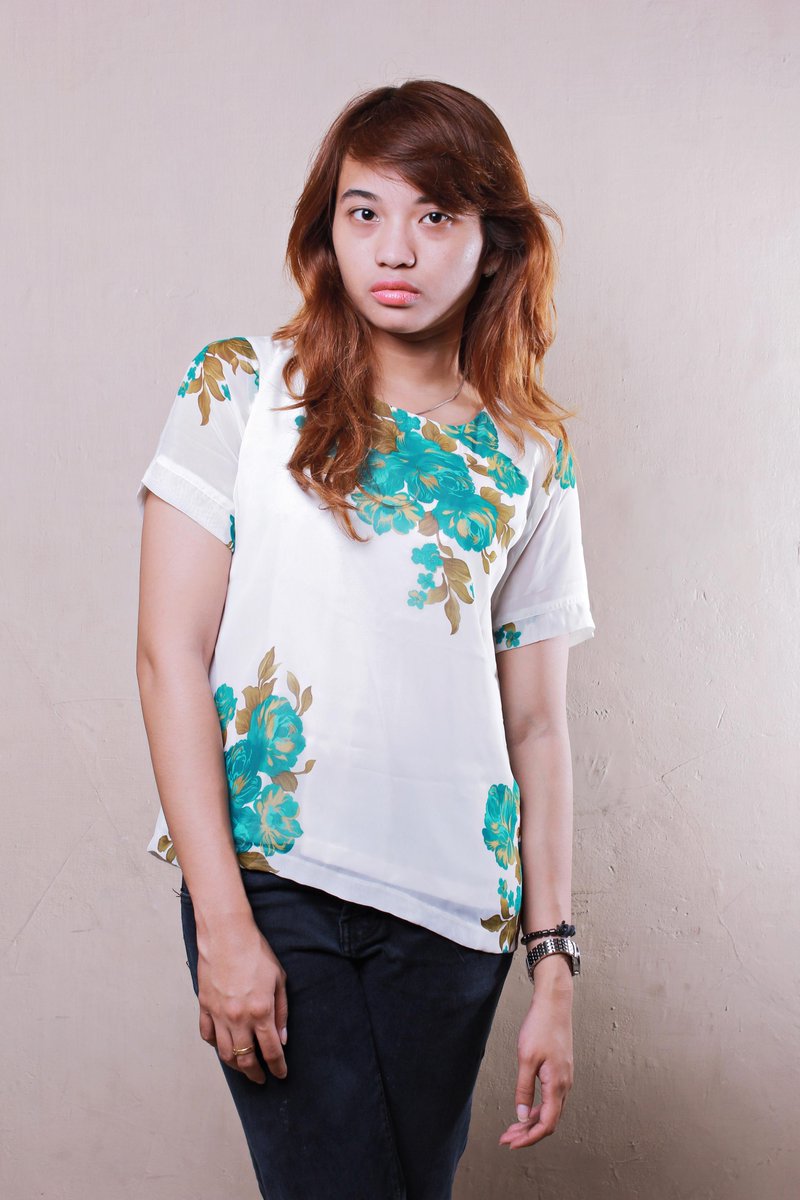 Green Light Blouse

Bust : 37 cm - Sleeve : 20 cm - Length : 58 cm - Shoulder : 36 cm

PRICE : 125K