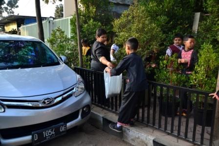 sdbpiyes2's tweet photo. Rebo #Nyunda #GPS 
@ridwankamil,@aheryawan,@disdik_bandung,@GPSbdg,@BDGcleanaction ,@se_bdg,@bplh_kotabdg,@pietdoank http://t.co/6uj8J5s9QP