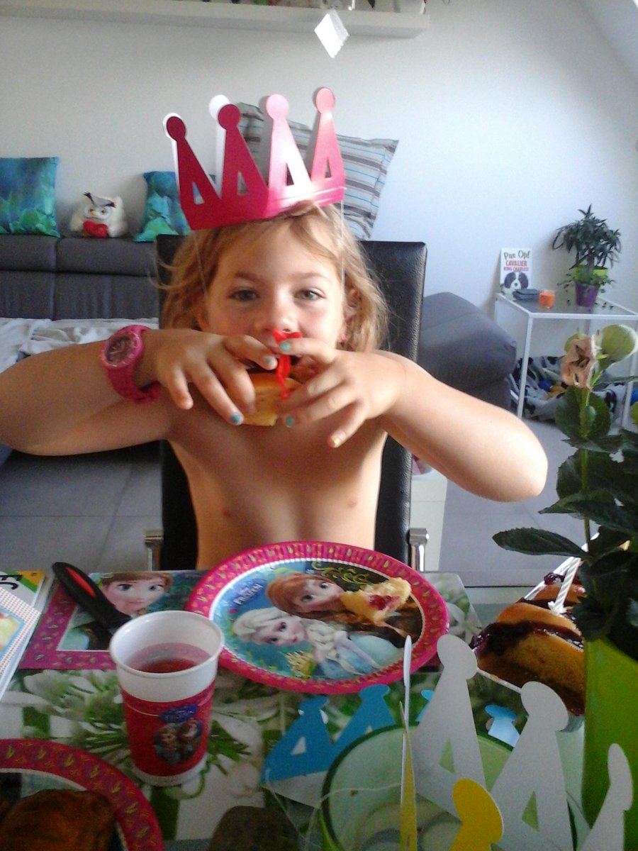 IsabelleCorbet's tweet photo. Verjaardagsontbijt! Net 7 jaar geworden. Hiep hiep! http://t.co/Websejrm0o