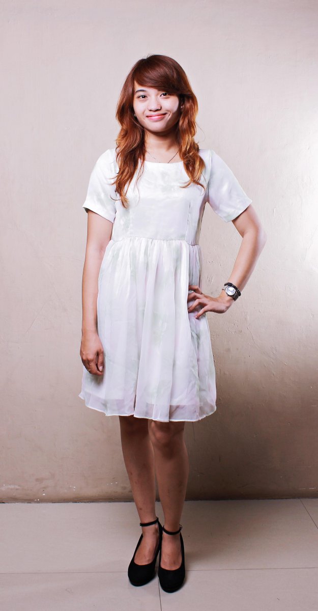 Soft Flowery Dress

Bust : 37 cm - Sleeve : 21 cm - Length : 88 cm - Waist : 37 cm - Shoulder : 35 cm 

PRICE : 180K