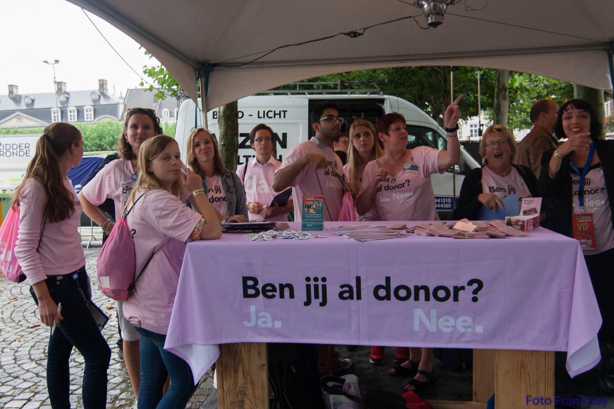 gerdavinck's tweet photo. RT #Maastricht Ook wij staan vandaag bij de @ridderronde op deze zonnige dag! Tot straks ;-) @JaofNee http://t.co/39nN1jFiTs