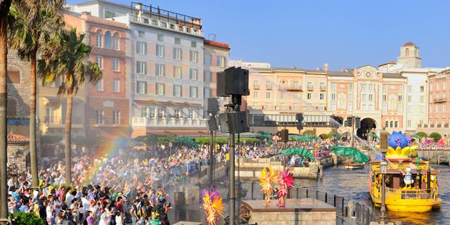 東京ディズニーリゾートpr 公式 夏のスペシャルイベントで盛り上がる ある日の東京ディズニーシー みんなでいっしょに歌って踊るウォータープログラム ミニーのトロピカルスプラッシュ 公演中に きれいな虹が Http T Co L7jh8r2p6i 夏