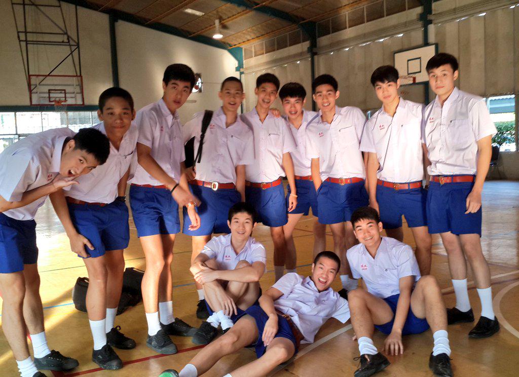satitsss's tweet photo. เราเดินมาถึงจุดนี้ได้ยังไง
จุดที่เลิฟซิคเหลืออีกคิวเดียวแล้วจะปิดกล้อง
นี่ยังนึกถึงวันที่เราแคสติ้งอยู่เลย http://t.co/ivniXGytw6