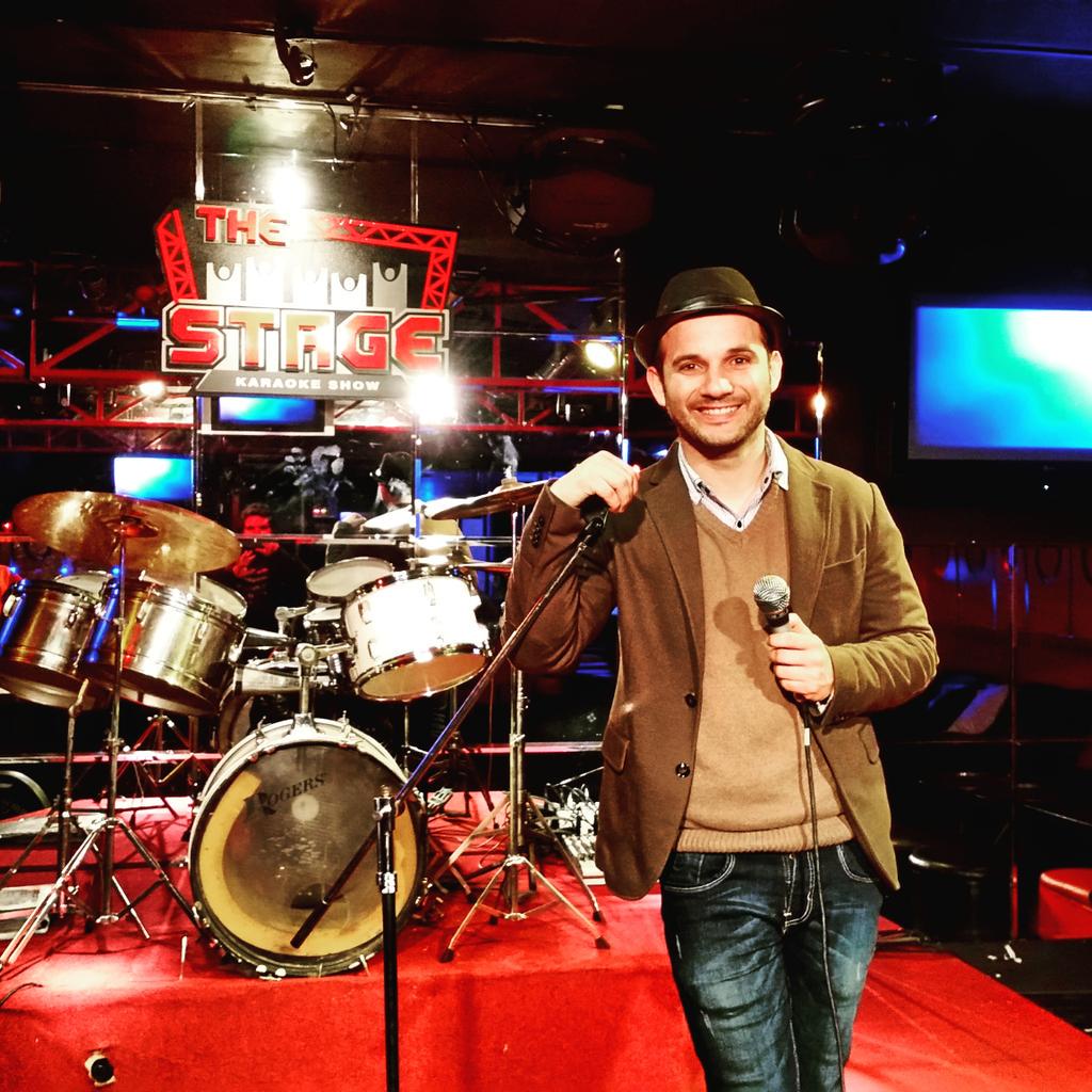 hablarodo's tweet photo. Hoy 8:45 #Nihablardeamor #standupcomedy  Schell176@thestagekaraoke ojo no es el karaoke donde te ofrecen tu ya sa... http://t.co/CdiFJCHyqP