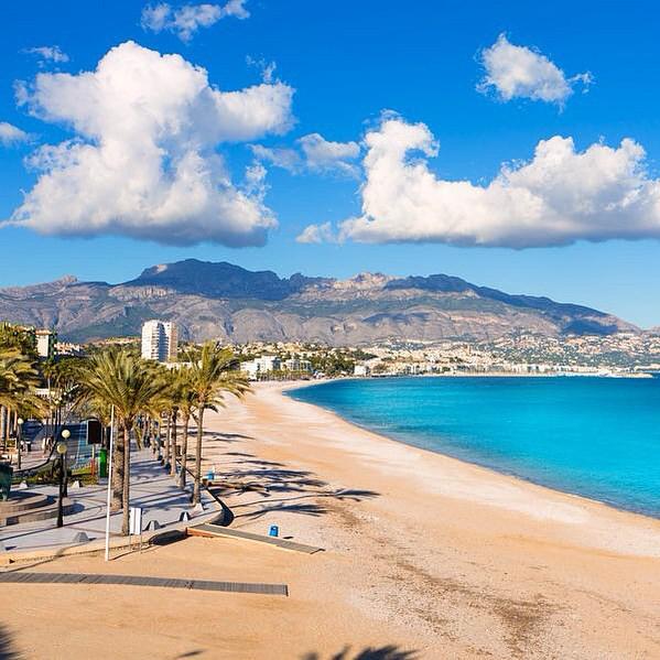 Малага испания пляжи. Путевка в испанию 2024. Аликанте море. Путевка в испанию 2024. Тур в испанию 2024.